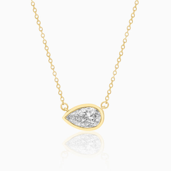Carré de Luxe Collection D-E VS+ Pear Diamond Bezel Necklace