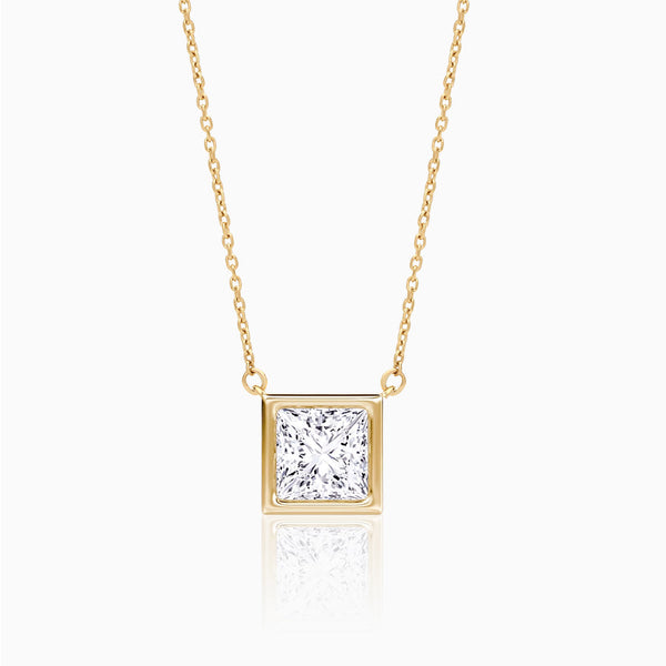Carré de Luxe Collection D-E VS+ Princess Diamond Bezel Necklace